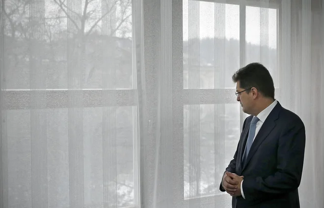 Evropska unija je s humanitarno pomočjo po besedah komisarja za krizno upravljanje Janeza Lenarčiča prisotna že od leta 2014, ko so izbruhnili spopadi na vzhodu države. FOTO: Blaž Samec/Delo
