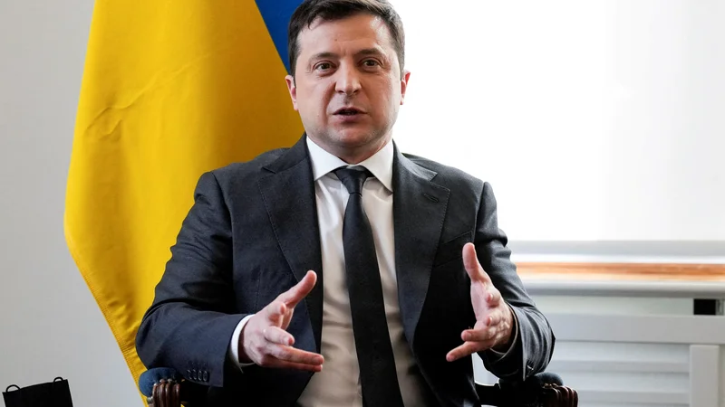 Fotografija: Ukrajinski predsednik Volodimir Zelenski je svojega ruskega kolega Vladimirja Putina pozval k pogajanjem. FOTO: Reuters