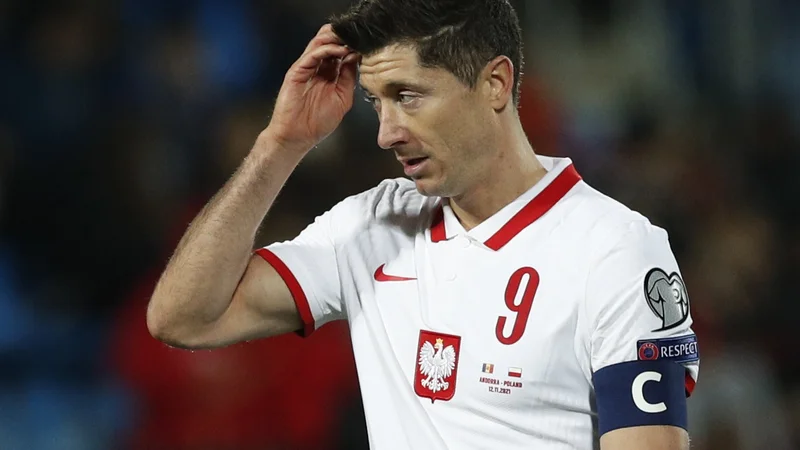 Fotografija: Prvi zvezdnik poljske reprezentance je napadalec Bayerna Robert Lewandowski. FOTO: Albert Gea/Reuters
