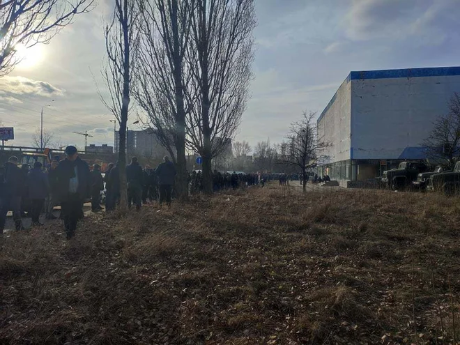 Vrsta za teritorialno obrambo v Kijevu. FOTO: Lesja Ganza
