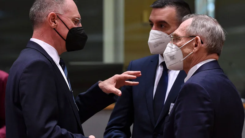 Fotografija: EU se pripravlja na prihod množice beguncev iz Ukrajine. Državam članicam bodo predlagali aktivacijo direktive o začasni zaščiti, ki pregnanim po koncu konflikta omogoča vrnitev v domovino. FOTO: John Thys/ Afp