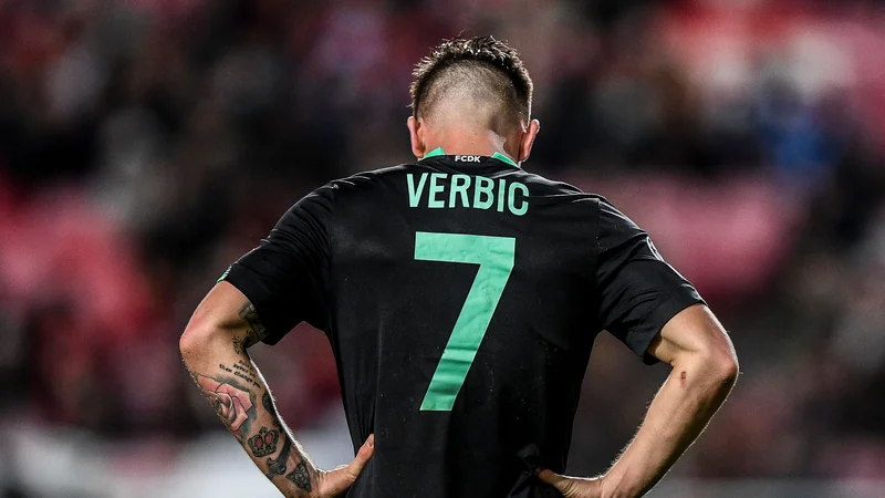 Fotografija: Dynamo's Slovenian midfielder Benjamin Verbic looks downwards during the UEFA Champions League first round group E football match between SL Benfica and Dynamo Kiev at the Luz stadium in Lisbon on December 8, 2021. (Photo by PATRICIA DE MELO MOREIRA/AFP) Foto Patricia De Melo Moreira Afp