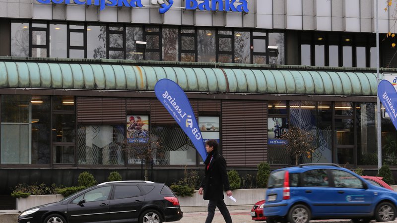 Fotografija: Gorenjska banka je lani novembra podpisala kupoprodajno pogodbo za nakup banke Sberbank v Sloveniji. FOTO. Tomi Lombar/Delo
