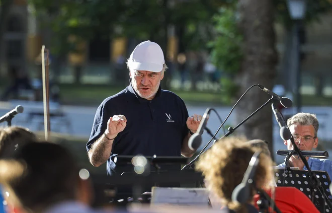 Lani je z orkestrom Marijinega gledališča slovesno odprl Ljubljana Festival, na katerem je pogost gost. Leta 2017 mu je predsednik Republike Slovenije Borut Pahor vročil srebrni red za zasluge, najvišje državno odlikovanje na področju kulture, za njegov prispevek k plemenitenju slovenskega kulturnega prostora. FOTO; Jože Suhadolnik

