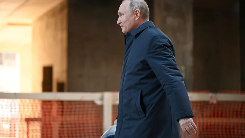 Fotografija: Če bo hotela, da jo ruski predsednik Vladimir Putin pusti pri miru, se bo morala Ukrajina odpovedati tudi Krimu. FOTO: Sputnik Via Reuters