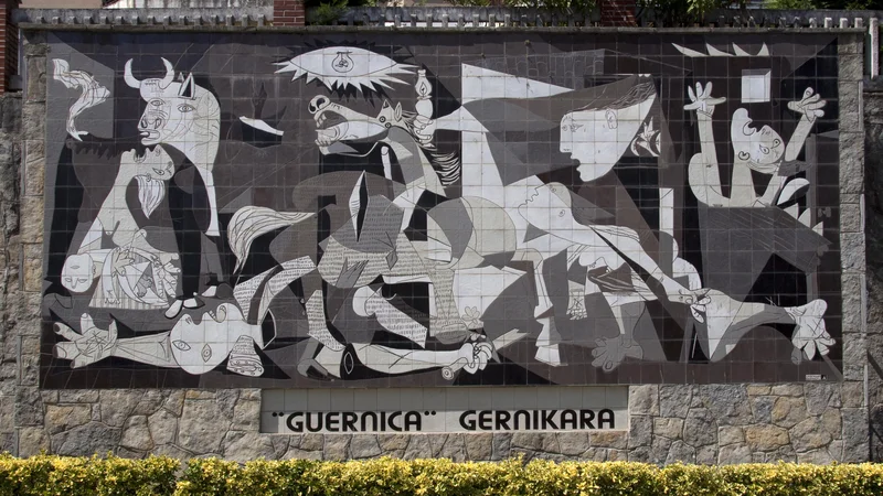 Fotografija: Picassova Guernica je večna prispodoba vojnega nasilja. FOTO: Wikimedia