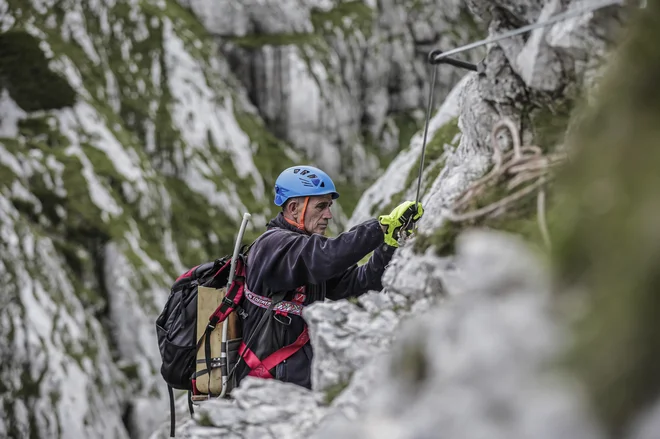 Na PZS imajo približno tisoč markacistov, vendar se starajo, pravi Jože Rovan, mladi pa le stežka najdejo čas za večdnevne akcije. FOTO: PZS
