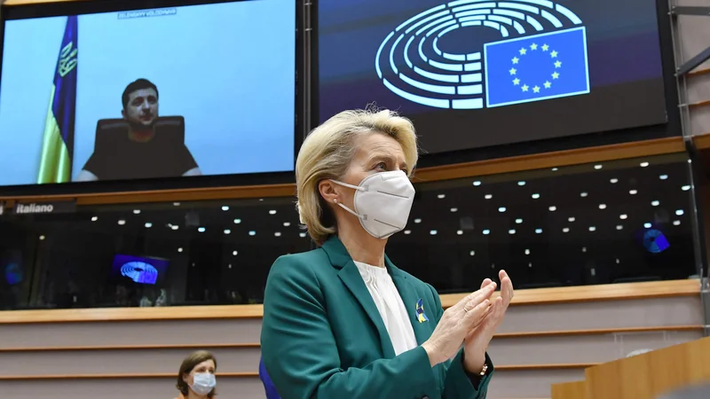 Ursula von der Leyen je v evropskem parlamentu zatrjevala, da sta si EU in Ukrajina bliže kot kadarkoli prej. Foto John Thys/AFP