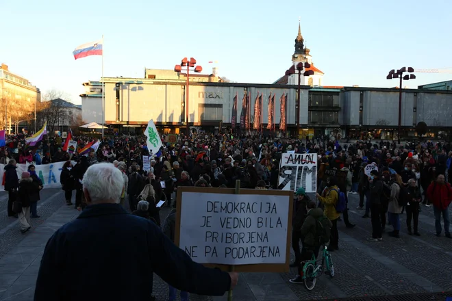 Shod za mir po navedbah policije ni bil prijavljen, zato policisti zbirajo informacije, ki bi lahko bile po njihovem mnenju pomembne. FOTO:&nbsp;Črt Piksi/Delo
