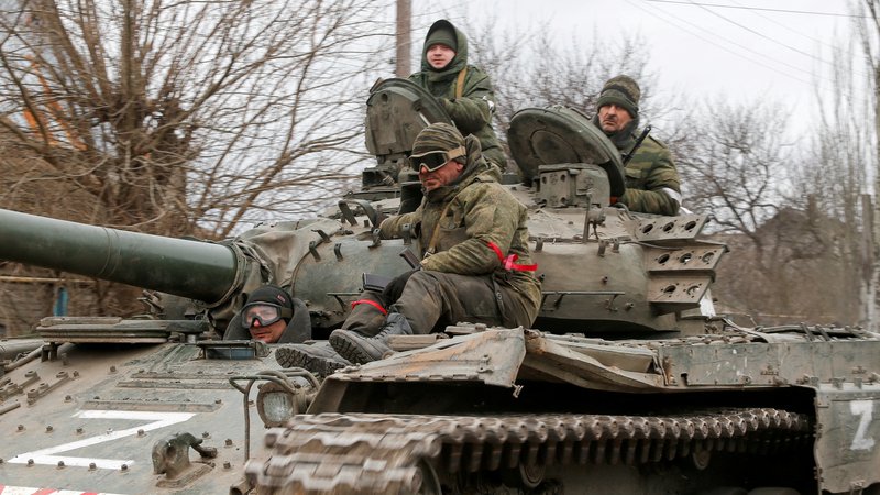 Fotografija: Separatistični vojaki v Donbasu. FOTO: Alexander Ermochenko/Reuters
