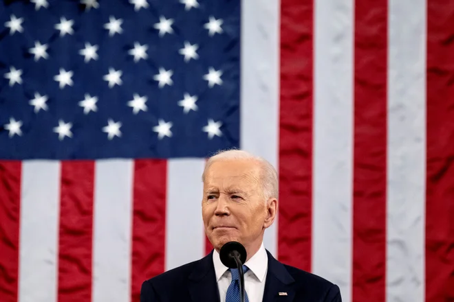 Ameriški demokratski predsednik Joe Biden med svojim drugim govorom o stanju v državi. FOTO: Pool Reuters

