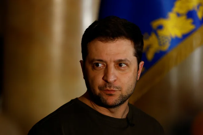 Zelenski je včeraj v nagovoru EU pozval, naj dokaže, da je na ukrajinski strani in da Ukrajine ne bo pustila na cedilu. FOTO: Umit Bektas/Reuters
