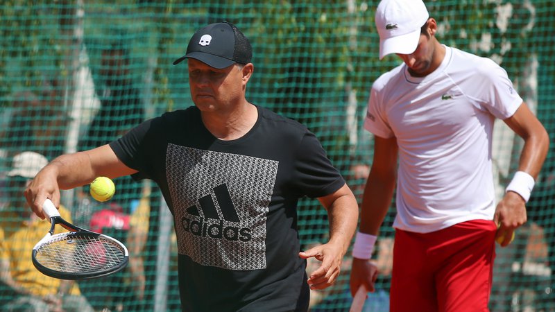 Fotografija: Novak Đoković in Marian Vajda med treningom v Beogradu leta 2018. FOTO: Marko Djurica/Reuters
