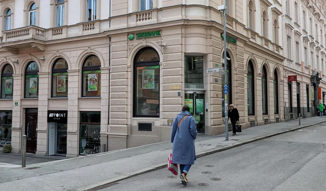 Sberbank ima dobrih 40.000 strank. FOTO: Blaž Samec/Delo

