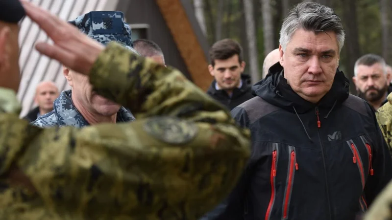 Fotografija: Zoran Milanović ni ukazal povečanja stopnje pripravljenosti Hrvaške vojske. FOTO: Filip Glas/urad hrvaškega predsednika