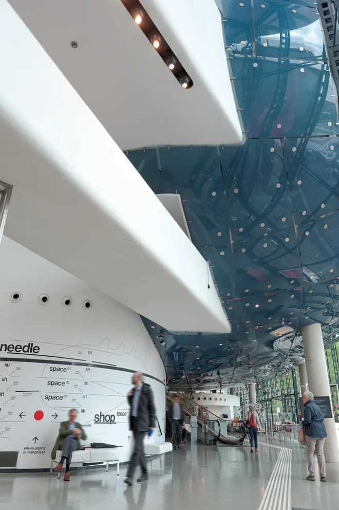 Muzej Kunsthaus Graz je bil zgrajen kot del praznovanja Evropske prestolnice kulture leta 2003 in velja za arhitekturno znamenitost. FOTO: N. Lackner
