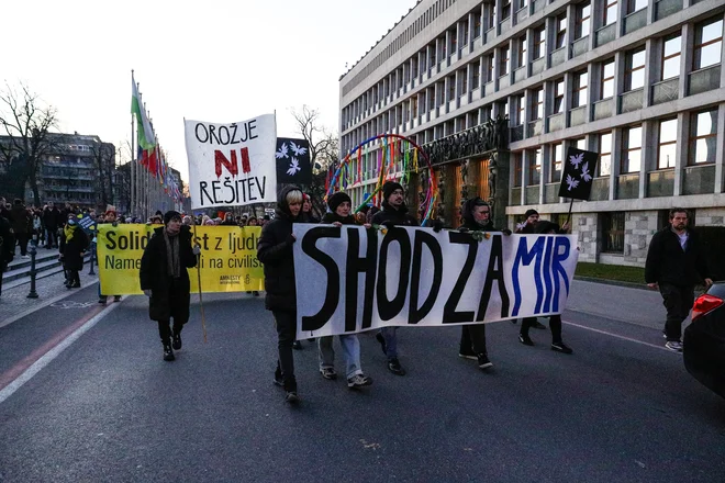 Rusko invazijo je obsodila praktično celotna slovenska politika. FOTO: Črt Piksi/Delo