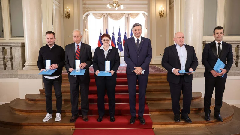 Fotografija: Vsi odlikovanci s predsednikom države. FOTO: Nebojša Tejič/STA