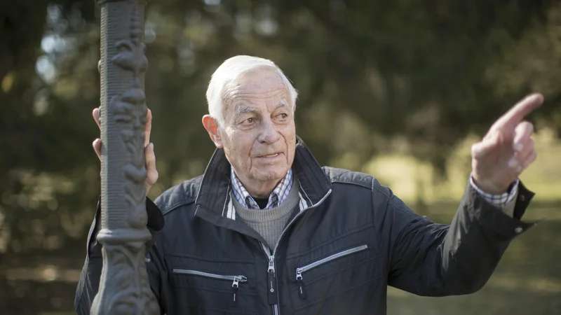 Fotografija: Dr. Mik Pavlovič praznuje 90-letnico z zanimivimi pogledi na sodobno košarko. FOTO: Jure Eržen/Delo