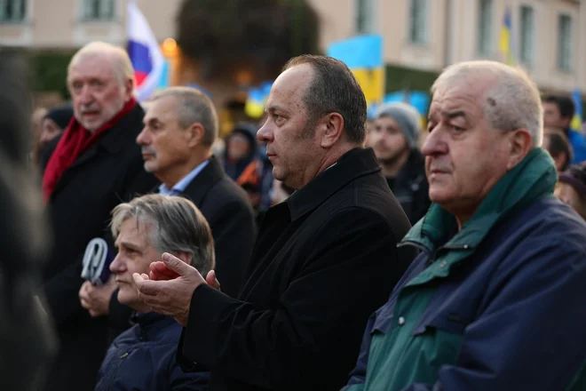 Priosotni so bili vidni pristaši vlade. FOTO: Črt Piksi/Delo
