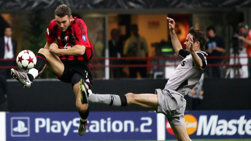 Fotografija: Andrej Ševčenko, levo, je osvojil zlato žogo France Footballa, ko je igral za AC Milan. FOTO: Stefano Rellandini/Reuters
