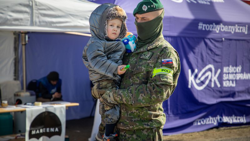 Fotografija: Ne le Madžari, na pomoč je priskočila malodane vsa Evropa. FOTO: Voranc Vogel/Delo
