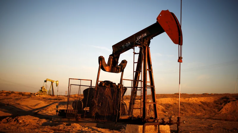 Fotografija: Opec+ povečuje črpanje, kar pa ne more nadomestiti izpada Rusije.
FOTO: Lucy Nicholson/Reuters