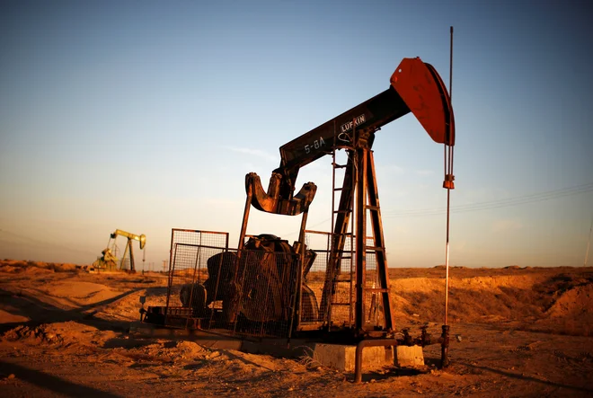 Opec+ povečuje črpanje, kar pa ne more nadomestiti izpada Rusije.
FOTO: Lucy Nicholson/Reuters