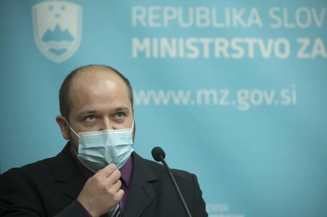 Minister Janez Poklukar je v povezavi z vojno v Ukrajini sporočil tudi, da so preverili, kako bi zdravstveni zavodi delovali ob morebitnem izpadu elektrike. FOTO: Jure Eržen/Delo
