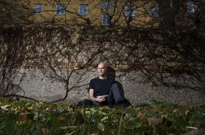 V knjigi se avtor sprašuje, zakaj so jegulje od nekdaj vznemirjale znanstvenike. Aristotel o nobeni živali ni pisal toliko kot o jeguljah. Foto Emil Malmborg
