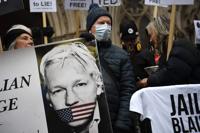 Julian Assange&nbsp;je v zaporu Belmarsh blizu Londona že skoraj tri leta. FOTO: Daniel Leal/AFP
