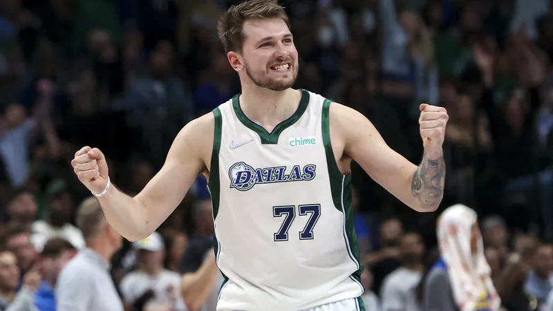 Fotografija: Gledalci bodo lahko med polčasom spremljali nastop svetovno znanih akrobatov iz Slovenije, Dunking Devils, spoznavali Slovenijo v kvizu in navijali za ekipo Luke Dončića v slovensko zeleno obarvani dvorani. FOTO: Kevin Jairaj/Usa Today Sports