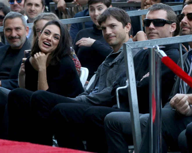 Mila Kunis in Ashton Kutcher sta na GoFundMe zagnala dobrodelno akcijo za Ukrajino. &raquo;Na svetu ni prostora za takšne nepravične napade na človeštvo,&laquo; sta poudarila v nagovoru donatorjev na družbenih omrežjih.&nbsp;FOTO: Kathy Hutchins/Shutterstock
