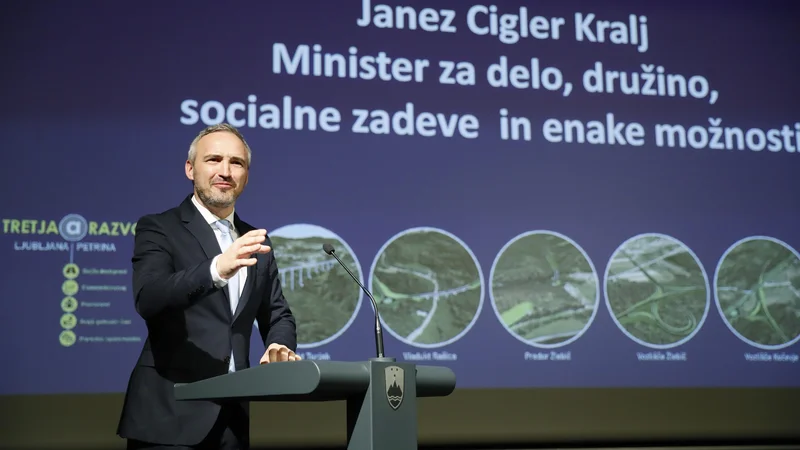 Fotografija: Ministrstvo za delo, družino, socialne zadeve in enake možnosti pod vodstvom ministra g. Janeza Ciglerja Kralja še vedno podpira direktorico Centra za socialno delo Ljubljana (CSD Ljubljana).Foto Leon Vidic/Delo