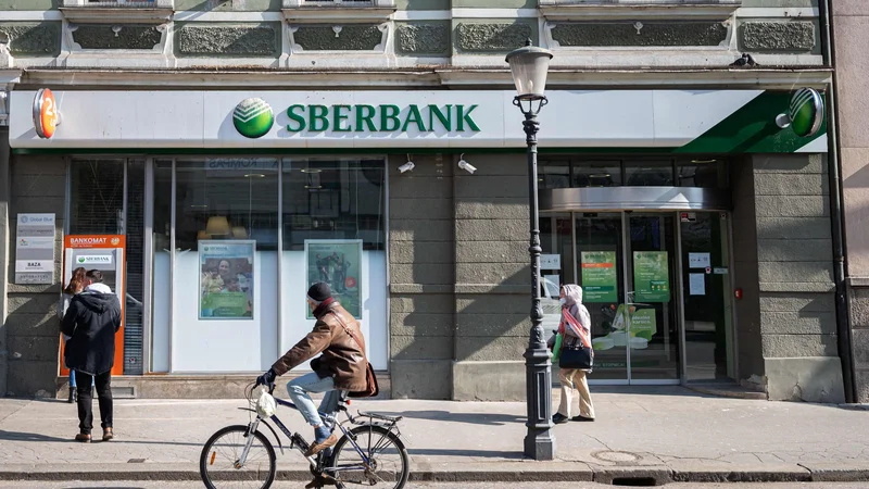 Fotografija: Znatno večja geopolitična negotovost postaja nova, dlje trajajoča realnost, ki bo zahtevala nov premislek in ustrezen odziv bančnih regulatorjev tako na ravni evrosistema kot domače centralne banke. Foto: Jure Makovec Afp