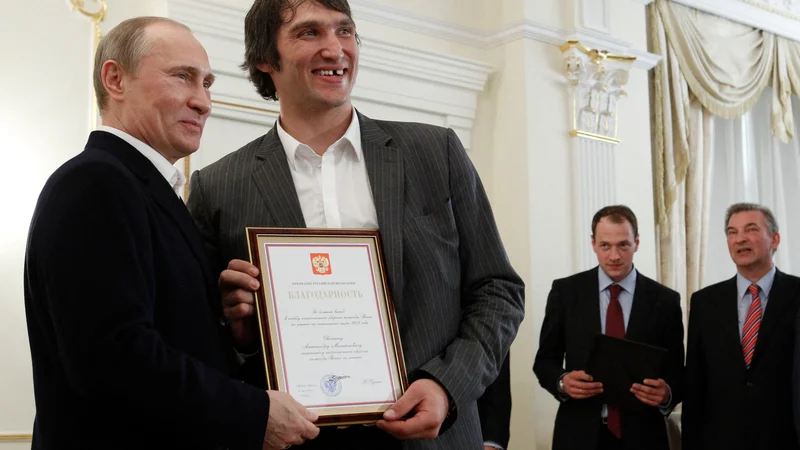 Fotografija: Leta 2012 se mu je Putin s priznanjem zahvalil za njegovo vlogo pri zmagi Rusije na svetovnem prvenstvu. FOTO: Sergei Karpukhin/AFP