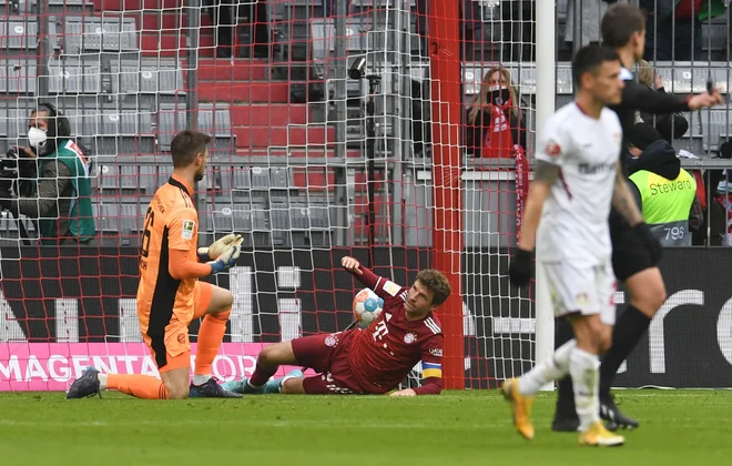 Thomas Müller je prvič zabil avtogol v nemški ligi. FOTO: Andreas Gebert/Reuters
