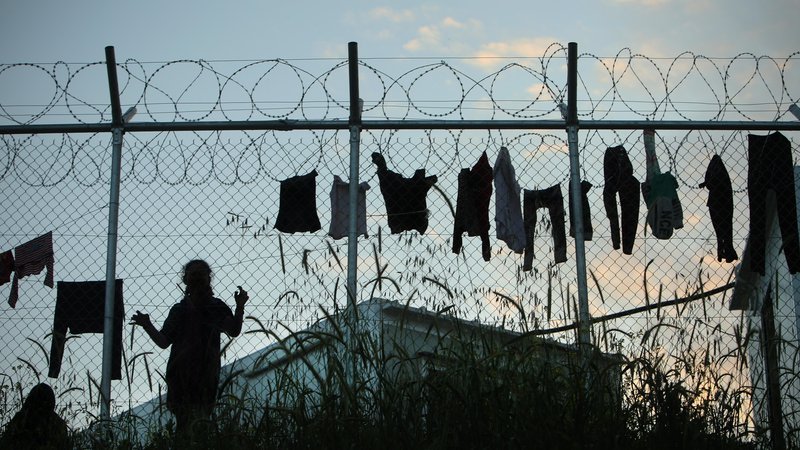 Fotografija: Begunci v namestitvenem centru VIAL na otoku Hios. FOTO: Jure Eržen/Delo

