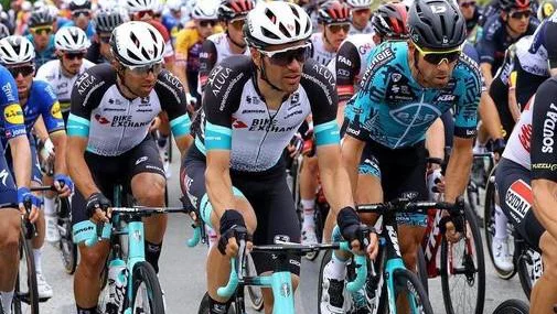 Luka Mezgec, v sredini, je bil v drugi etapi dirke od Pariza do Nice četrti. FOTO: letour