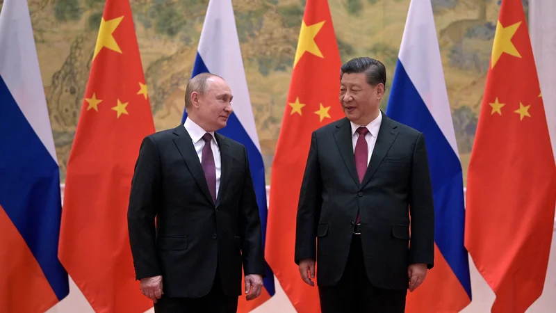 Fotografija: Vladimir Putin in Xi Jinping si želita vsak po svoje ustaviti širjenje zahodnih vrednot proti vzhodu. FOTO: Sputnik/Reuters
