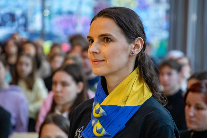 Mlada glasbenica iz Ukrajine, ena tistih, ki so prispele v Ljubljano. FOTO: Voranc Vogel/Delo