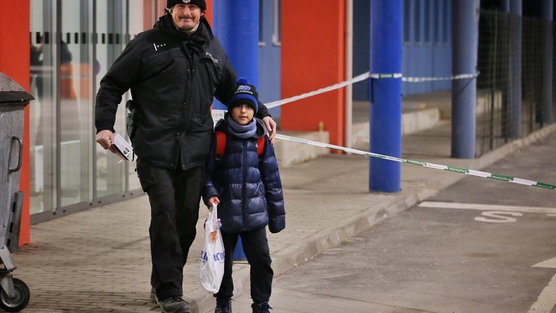 Fotografija: Za dečka so poskrbeli slovaški mejni policisti, ki so ga označili za junaka. FOTO: Slovaško notranje ministrstvo
