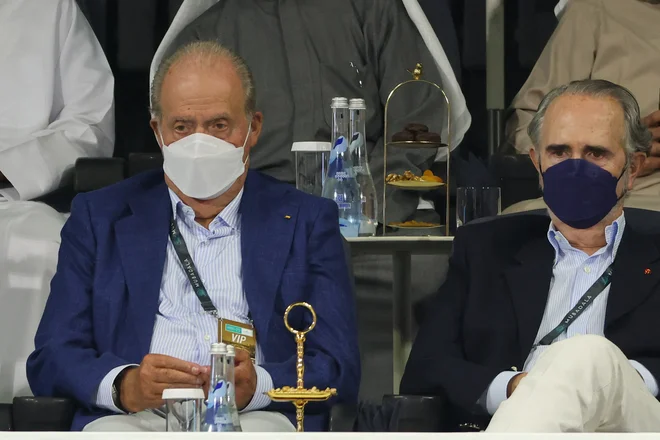 Juan Carlos si je decembra lani ogledal tekmo rojaka in prijatelja Rafaela Nadala v Abu Dabiju. FOTO:&nbsp;Giuseppe Cacace/Afp
