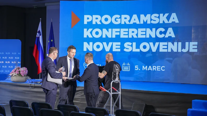 Fotografija: Na programski konferenci, ki jo je imela NSi 5. marca v Celju, smo slišali tudi to programsko usmeritev: »Uveljavili bomo javno zdravstvo namesto sedanjega državnega«. Foto Jože Suhadolnik/Delo
