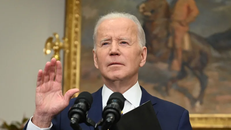 Fotografija: Ameriški predsednik Joe Biden Rusijo udarja tam, kijer najbolj boli - pri fosilnih gorivih. FOTO: Jim Watson/Afp
