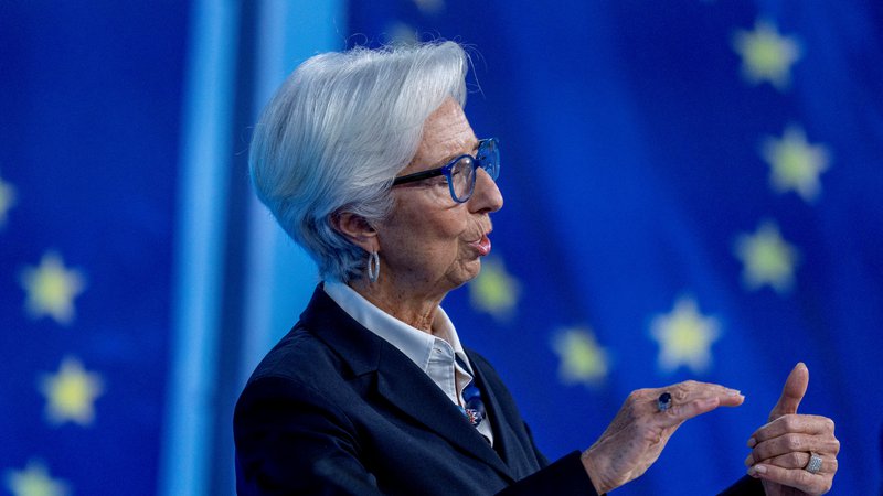 Fotografija: ECB, ki jo vodi Christine Lagarde, je v precepu, kako umiriti inflacijske pritiske, ki jih še dodatno povečujejo posledice ruske agresije Ukrajini. Foto: Michael Probst/Pool via REUTERS/
