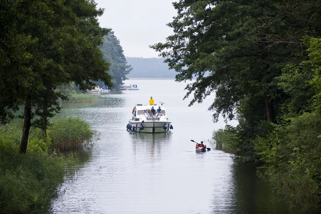 Überall in Brandenburg gibt es viele Möglichkeiten zum Reiten auf Wasserstraßen, Flüssen, Seen, Kanälen... FOTO: Archiv TMB/Yorck Maecke