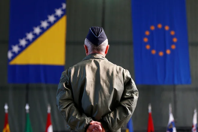 V napetem času so tudi oblačila napačnih barv lahko politična izjava,
ki nekoga razburi. Foto Dado Ruvić/Reuters