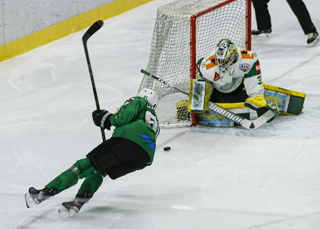 Hokejisti SŽ Olimpije so dosegli pomembno zmago v Beljaku. FOTO: Jože Suhadolnik/Delo
