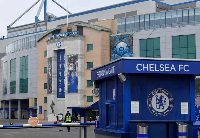 Stamford Bridge naj bi poleti zapustilo vsaj pet nogometašev, ki se jim iztekajo pogodbe. FOTO: Toby Melville/Reuters
